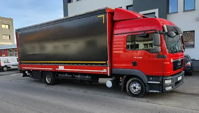 Transport ciężarowy Opole, Ciężarówka z windą. Transport krajowy